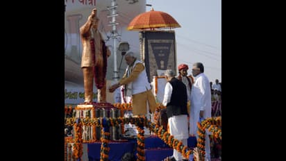 அரசியலமைப்பை வகுத்துதந்த தலைவர்களை கவுரவப்படுத்துவோம்.. நான் சட்ட புத்தகத்தை யானை மீது கொண்டு சென்றவன்.. மோடி.