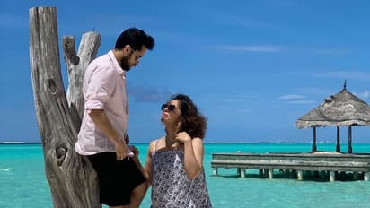 లెహంగాలో మెరిసిన సైనా నెహ్వాల్... నడుము అందాలతో ఊరిస్తూ...