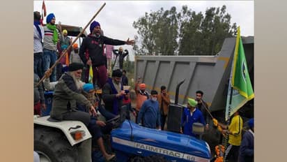 ബാരിക്കേഡുകൾ പിന്നിട്ട് കര്‍ഷകർ ദില്ലിയിലേക്ക്; നേരിടാന്‍ കേന്ദ്രം, പ്രതിഷേധം അവസാനിപ്പിക്കണമെന്ന് കൃഷിമന്ത്രി