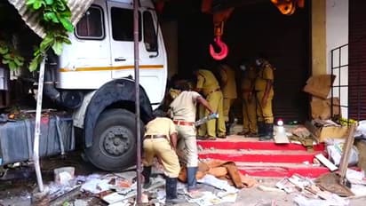 കരുനാഗപ്പള്ളിയിൽ നിയന്ത്രണം വിട്ട കണ്ടെയ്നർ ലോറി കടത്തിണ്ണയിലേക്ക് പാഞ്ഞ് കയറി ഒരു മരണം