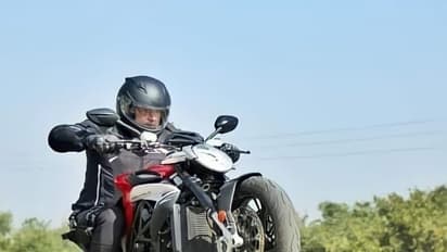 'வலிமை' படத்தில் அவுட் ஸ்டாண்டிங் ஆக்ஷன் காட்சியில் கெத்துக்காட்டிய தல! பிரபல நடிகர் ஓபன் டாக்!