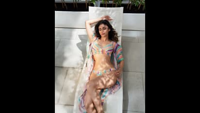 বলিউডে বিয়ের আসর, মালাইকার পর এবার ভাইরাল মৌনি রায়, বিয়ে নিয়ে গুঞ্জণ তুঙ্গে