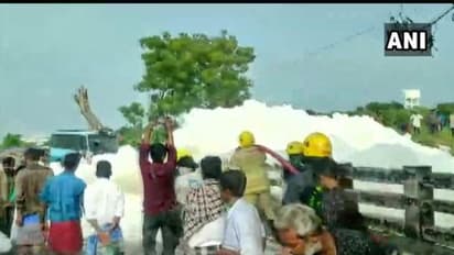 15 அடி உயரம் வரை பொங்கிய நுரை... செல்லூர் ராஜு பகுதியில் பரபரப்பு..!