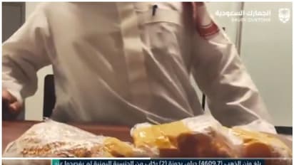 സ്വര്ണം കടത്താന് ശ്രമിച്ച രണ്ട് പേര് റിയാദ് വിമാനത്താവളത്തില് പിടിയിലായി - വീഡിയോ