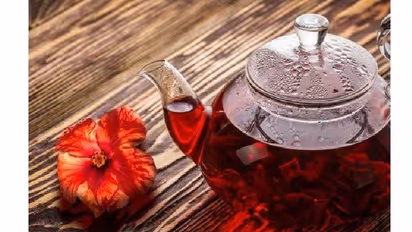 ആര്‍ത്തവ ദിനങ്ങളിലെ വേദനയകറ്റാൻ സ്പെഷ്യൽ ചെമ്പരത്തി ചായ ; റെസിപ്പി 