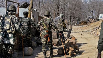 जम्मू-कश्मीर के कुलगाम में आईईडी ब्लास्ट, सुरक्षाबलों ने शुरू किया तलाशी अभियान