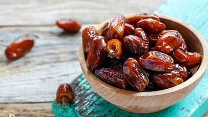 শীতকালে নিজেকে সুস্থ রাখতে খাদ্য তালিকায় রাখুন এই ৫ টি খাবার