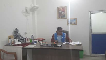 উধাও মমতা বন্দ্যোপাধ্যায়ের ছবি, তৃণমূল কার্যালয়ে শুধু 'অভিভাবক' শুভেন্দু