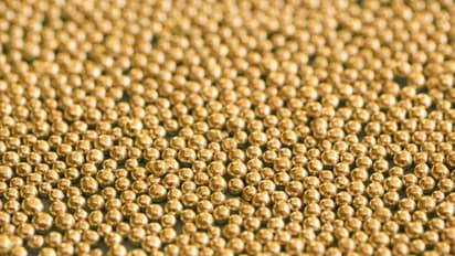 অন্ধ্র উপকূলে মিলছে রাশি রাশি সোনা, ঘূর্ণিঝড় নিভার ভাগ্য খুলে দিল গ্রামবাসীদের