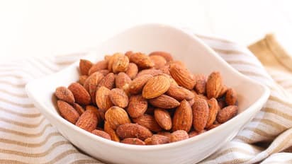 শীতের মরশুমে নিজেকে উষ্ণ রাখতে পাতে রাখুন এই ৫ বাদাম, ওজনও থাকবে নিজের বশে