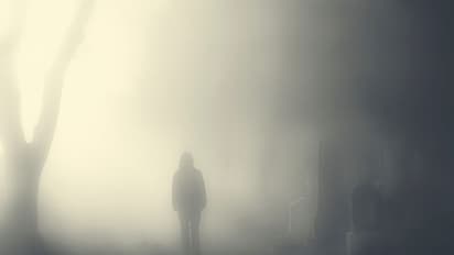 ഈ 30 -കാരനിഷ്ടം സെമിത്തേരികളോട്, രാത്രികളിൽ സന്ദർശനം പതിവ്; വിചിത്രമായ ഈ സ്വഭാവത്തിന് പിന്നിൽ