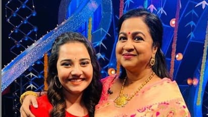 19 வயது சீரியல் நடிகைக்கு தங்கச்சி பிறந்தாச்சு! அம்மாவுக்கு குழந்தை பிறந்ததை அறிவித்த ராதிகாவின் ரீல் மகள்!