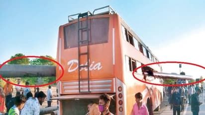 चलती बस में घुसा 80 फीट का पाइप, अलग हो हुई महिला की गर्दन, फटा युवक का सिर, दोनों की मौत