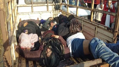 బోర్ వెల్ లారీని ఢీకొన్న కారు: చిన్నారితో సహా ఆరుగురు దుర్మరణం