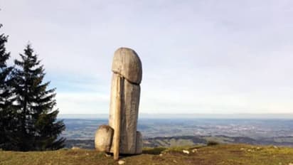 ലിംഗാകൃതിയിലുള്ള ഭീമൻ പ്രതിമ കാണാനില്ല; വന്നതുപോലെതന്നെ പോയതിന്റെ ആശ്ചര്യത്തിൽ നാട്ടുകാർ