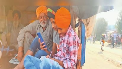 किसान के बच्चे भी नहीं पीछे: सुबह टॉली में बैठ करते ऑनलाइन क्लास, दोपहर बाद आंदोलन में होते शामिल