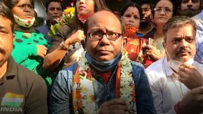 মালদহে গণপ্রহারে মৃত পরিযায়ী শ্রমিকের বাড়িতে রাজ্য বিজেপি সাধারণ সম্পাদক সায়ন্তন বসু