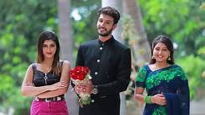 'ரோஜா' சீரியலில் இருந்து திடீர் என விலகிய முக்கிய நடிகர்..!! இது தான் காரணமா..?