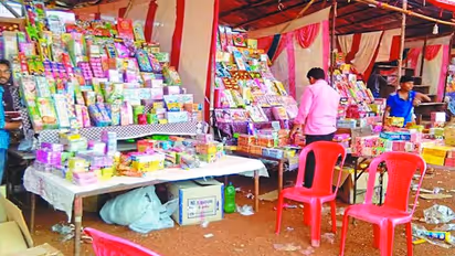 Firecrackers: ಉತ್ಪಾದನೆ ಕುಸಿತ: ಪಟಾಕಿ ಇನ್ನೂ ದುಬಾರಿ?