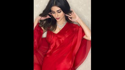 ಲವ್ಲೀ ರೆಡ್‌ನಲ್ಲಿ ಮೌನಿ ರಾಯ್: ಸಿಂಪಲ್ ಕಾಣಿಸೋ ಸೀರೆ ಇಷ್ಟೊಂದು ಕಾಸ್ಟ್ಲೀನಾ?