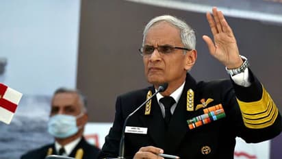 कोरोना और चीन की चुनौतियों से निपटने के लिए तैयार नौसेना, नेवी चीफ ने कहा- 24 घंटे दुश्मन पर नजर