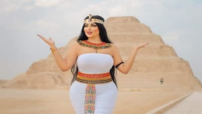 పిరమిడ్ల దగ్గర ఫొటో షూట్.. మోడల్, ఫొటోగ్రాఫర్అరెస్ట్