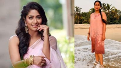 'തിരകളാൽ കാലിൽ കൊലുസണിയുമ്പോൾ'; ബീച്ചിൽ നിന്നുള്ള ചിത്രങ്ങൾ പങ്കുവച്ച് നവ്യ