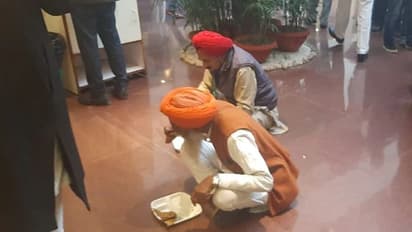 'আমরা আমাদের খাবার নিয়ে এসেছি', বিজ্ঞান ভবনের বৈঠকে কেন বলল আন্দোলনকারী অন্নদাতারা