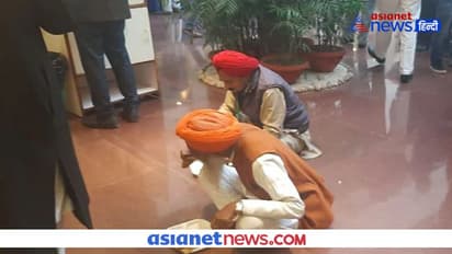 नए कृषि कानून के खिलाफ सड़कों पर किसान, सरकारी खाना खाने से किसानों का इंकार