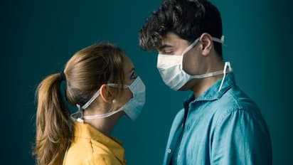 ചുംബിക്കാനും സെക്സിലേർപ്പെടാനും പലർക്കും പേടി; കാരണം 'കൊവിഡ്' തന്നെ, സർവേ പറയുന്നത് ഇങ്ങനെ