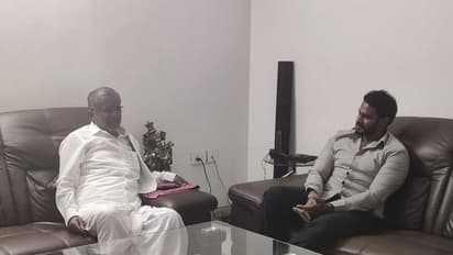 ದೇವೇಗೌಡ ಮನವೊಲಿಕೆ ಯಶಸ್ವಿ: ಇದೇ ಖುಷಿಯಲ್ಲಿ ಮನೆಯಲ್ಲಿ ಭರ್ಜರಿ ಊಟ