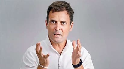 రాష్ట్రపతి భవన్ కు కాంగ్రెస్ నేతల పాదయాత్ర, మధ్యలోనే నిలిపిన పోలీసులు: రాహుల్ సహా ఐదుగురికి మాత్రమే అనుమతి