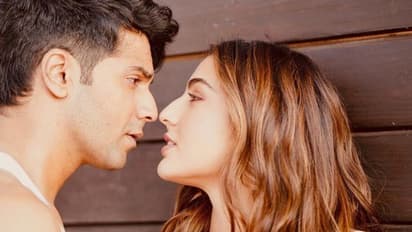 রোম্যান্সে মাখামাখি বরুণ-সারা, সুইমিং পুল থেকে বাথরুম, হট পোজে ভাইরাল সেলেব