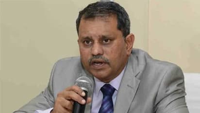 ఏపీ సర్కార్ ఎస్ఈసీ మధ్య ముదురుతున్న వార్: నిమ్మగడ్డకు అసెంబ్లీ సెక్రటరీ నోటీసులు