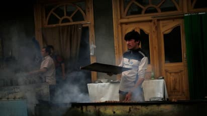 ഉയ്‌ഗര്‍ മുസ്ലിങ്ങളെ ക്യാമ്പുകളിൽ വെള്ളിയാഴ്ച നിർബന്ധിച്ച് പോർക്ക് തീറ്റിച്ച് ചൈനീസ് സർക്കാർ, പ്രതിഷേധം ശക്തം