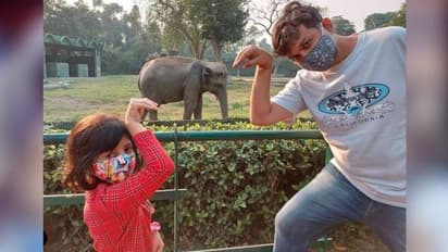 ‘ঘারোন্দা’ ক্যাপশনে মেয়েকে ঘাড়ে তুলে ছবি পোস্ট করলেন সৃজিত, মুহূর্তে ভাইরাল পোস্ট