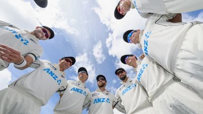 പാകിസ്ഥാനെതിരെ ആദ്യ ടെസ്റ്റില് ത്രസിപ്പിക്കുന്ന ജയവുമായി ന്യൂസിലന്ഡ്; ഒന്നാം റാങ്കിനടുത്ത്