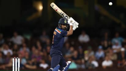 ഓസീസിനെതിരെ ഇന്ത്യക്ക് ആദ്യ വിക്കറ്റ് നഷ്ടം; എങ്കിലും തുടക്കം മോശമായില്ല