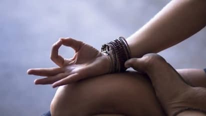 ব্য়য় করুন মাত্র ২০ মিনিট, এই যোগেই মিলবে ৫ ঘন্টার ঘুমের ফল