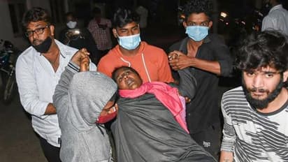 ആളുകൾ കൂട്ടത്തോടെ തളർന്നുവീണതിന്റെ കാരണം വ്യക്തമല്ലെന്ന് ആന്ധ്ര ഉപ മുഖ്യമന്ത്രി; ഒരാൾ മരിച്ചു