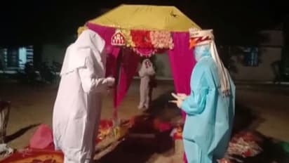 भगवान रहम करो: इस तस्वीर की सच्चाई जान हो जाएंगे शॉक्ड, जिंदगी की सबसे बडी खुशी में भी मौत का खौफ