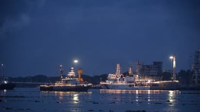 ಪಾರ್ಟಿ ಮಾಡುವ ವೇಳೆ ಸಮುದ್ರಕ್ಕೆ ಬಿದ್ದ... 2 ಗಂಟೆ ಈಜಿ ಪ್ರಾಣ ಉಳಿಸಿಕೊಂಡ!