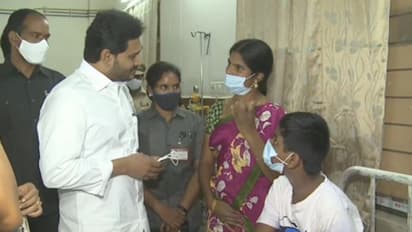 ఏలూరులో వింత వ్యాధి: సీఎం జగన్ ఆరా, అధికారులతో వీడియో కాన్ఫరెన్స్