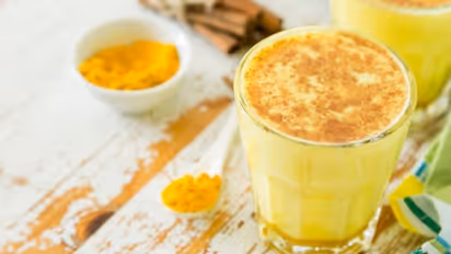 പാലില്‍ മഞ്ഞള്‍ ചേര്‍ത്ത് കഴിക്കുന്നത് എന്തിന്? അറിയാം ചില 'ഹെല്‍ത്ത് ടിപ്സ്'