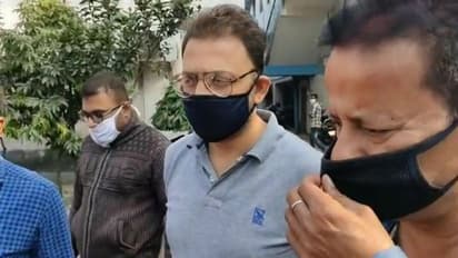 সোস্যাল সাইটে বিতর্কিত পোস্ট, গুজব ছড়ানোর অভিযোগে পুলিশের জালে কলকাতার ব্লগার