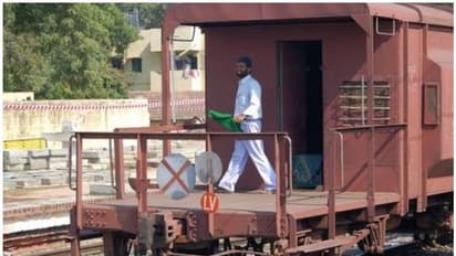 "വിടപറയുകയാണോ.." ഈ ട്രെയിനുകളില് നിന്നും ഗാര്ഡുകള് ഉടന് അപ്രത്യക്ഷരാകും!