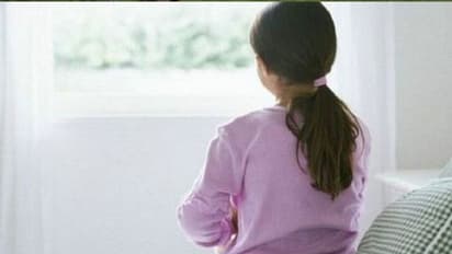 आधी रात को हैवान बना बाप: बेटी बोली-पापा मुंह पर हाथ रख करने लगे गंदा काम, पास में सो रहीं थीं मां