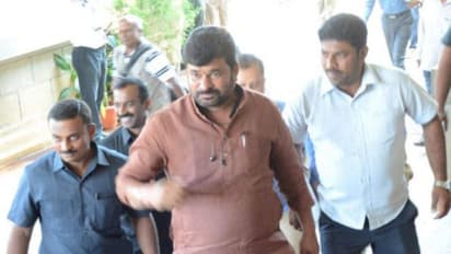 ಕ್ಷೇತ್ರಕ್ಕೆ ಕಾಲಿಡದೇ ಗೆದ್ದು ಇತಿಹಾಸ ಸೃಷ್ಟಿಸಿದ ವಿನಯ್ ಕುಲಕರ್ಣಿ