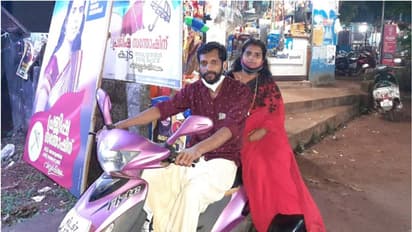 പത്തുവര്ഷം മുമ്പൊരു തെരഞ്ഞെടുപ്പ് കാലം വീഴ്ത്തി, ഇന്ന് ഭാര്യയുടെ വിജയത്തിനായി തളരാത്ത മനസ്സുമായി സന്തോഷ്