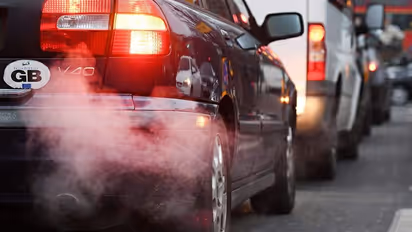 ഓടിക്കും മുമ്പ് വാഹനം സ്റ്റാര്‍ട്ട് ചെയ്‍ത് ചൂടാക്കുന്നത് ശരിയോ?